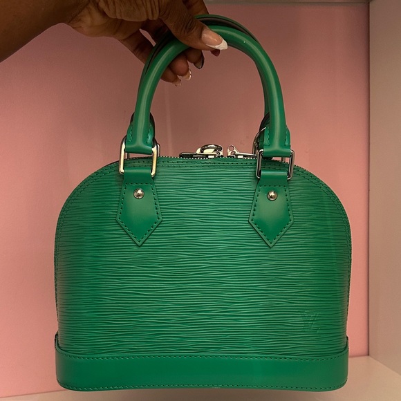 LOUIS VUITTON
Epi Jacquard Alma BB Serpentine - Picture 11 of 13